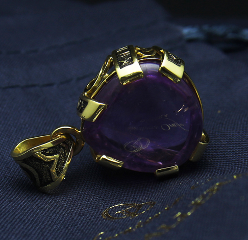 Made in Italy jewels manufacturing using high end gold and vip gemstone to support wholesale distribution companies